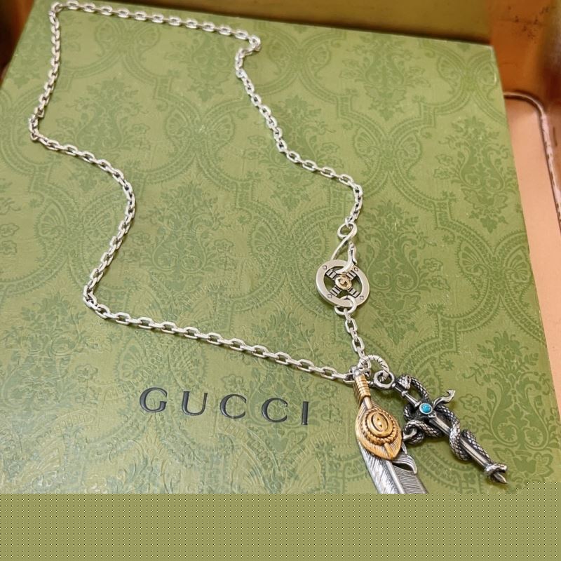 G*u*i necklaces